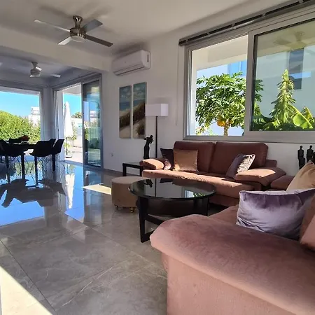 Villa, Swimming Pool, Bbq Grill, 3 Bedrooms, Near Beach *