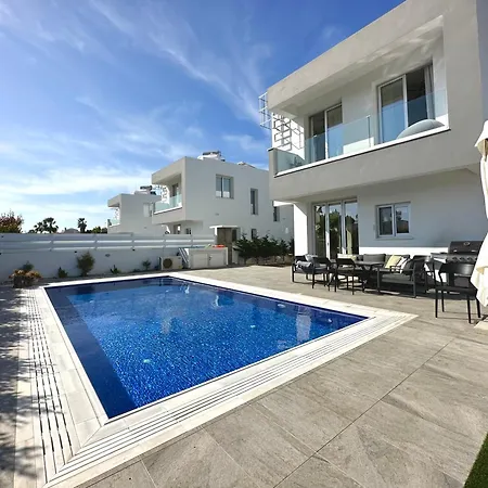Villa, Swimming Pool, Bbq Grill, 3 Bedrooms, Near Beach