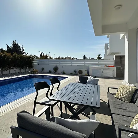 Villa, Swimming Pool, Bbq Grill, 3 Bedrooms, Near Beach