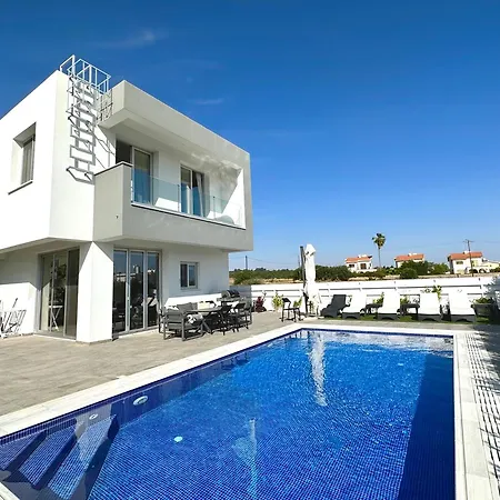 Villa, Swimming Pool, Bbq Grill, 3 Bedrooms, Near Beach Villa *