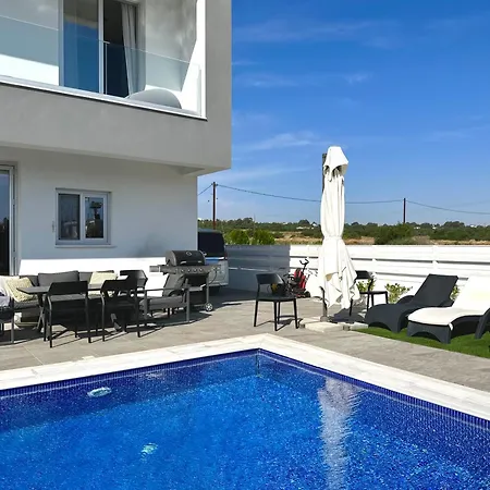 Villa, Swimming Pool, Bbq Grill, 3 Bedrooms, Near Beach Villa *