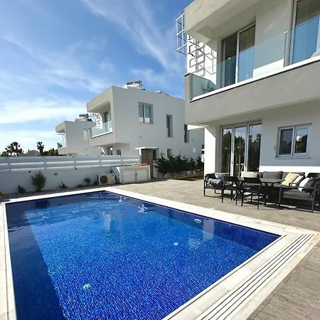 Villa, Swimming Pool, Bbq Grill, 3 Bedrooms, Near Beach *