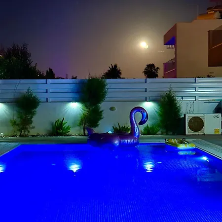 Villa Villa, Swimming Pool, Bbq Grill, 3 Bedrooms, Near Beach *