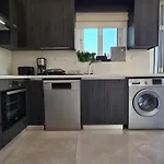 Villa Villa, Swimming Pool, Bbq Grill, 3 Bedrooms, Near Beach
