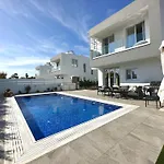 Villa, Swimming Pool, Bbq Grill, 3 Bedrooms, Near Beach