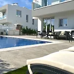 Villa, Swimming Pool, Bbq Grill, 3 Bedrooms, Near Beach Villa *