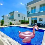 Villa, Swimming Pool, Bbq Grill, 3 Bedrooms, Near Beach Villa *