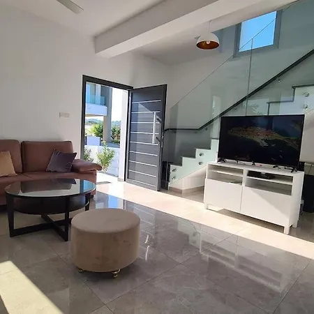 Villa, Swimming Pool, Bbq Grill, 3 Bedrooms, Near Beach Vilă