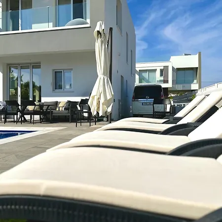 Vilă Villa, Swimming Pool, Bbq Grill, 3 Bedrooms, Near Beach