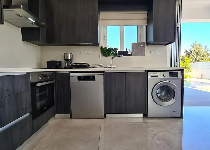 Villa Villa, Swimming Pool, Bbq Grill, 3 Bedrooms, Near Beach