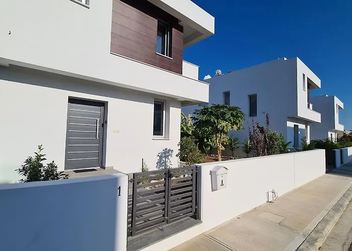 Villa Villa, Swimming Pool, Bbq Grill, 3 Bedrooms, Near Beach Protaras