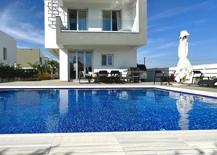 Villa, Swimming Pool, Bbq Grill, 3 Bedrooms, Near Beach * Protaras