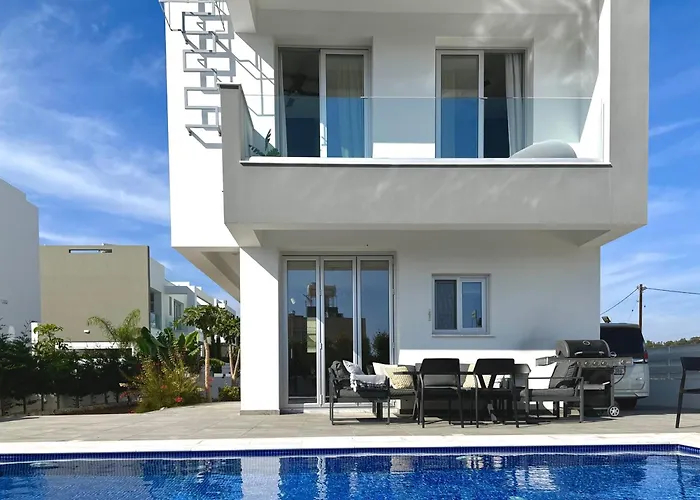 Villa Villa, Swimming Pool, Bbq Grill, 3 Bedrooms, Near Beach *