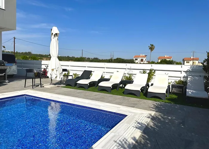 Villa Villa, Swimming Pool, Bbq Grill, 3 Bedrooms, Near Beach Protaras