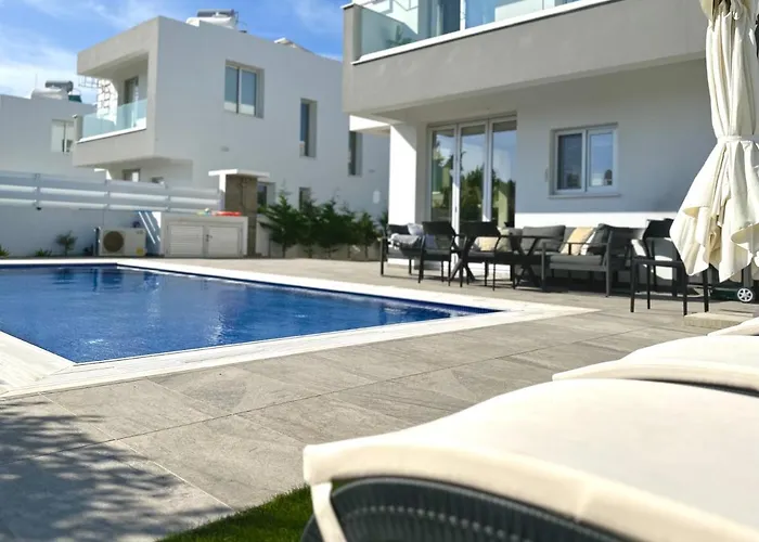 Villa, Swimming Pool, Bbq Grill, 3 Bedrooms, Near Beach Villa *
