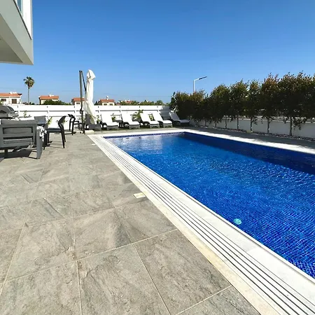 Villa, Swimming Pool, Bbq Grill, 3 Bedrooms, Near Beach *