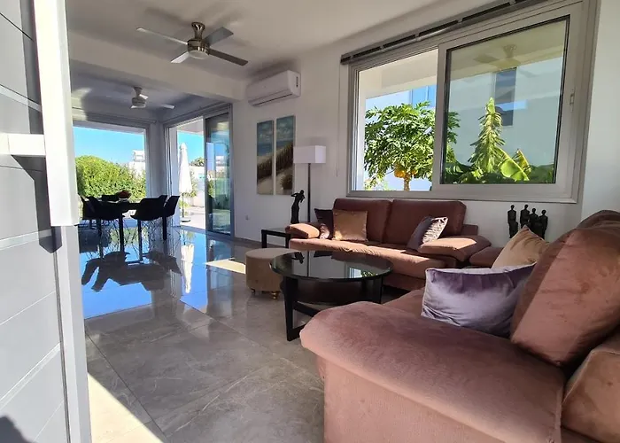 Villa, Swimming Pool, Bbq Grill, 3 Bedrooms, Near Beach *