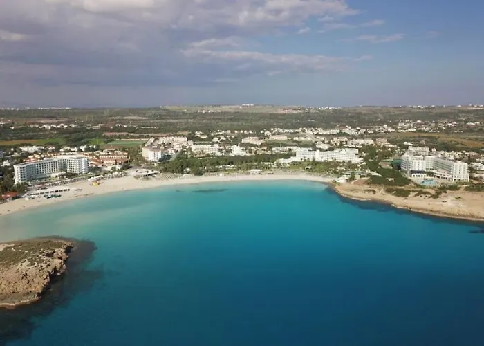 Villa, Swimming Pool, Bbq Grill, 3 Bedrooms, Near Beach *