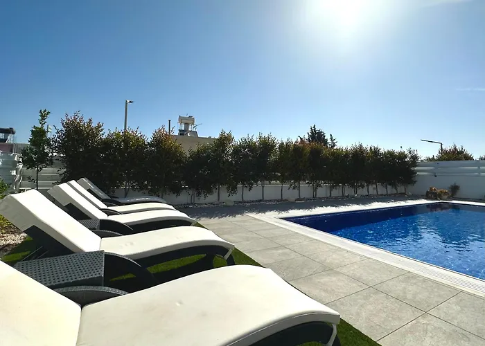 Villa, Swimming Pool, Bbq Grill, 3 Bedrooms, Near Beach *