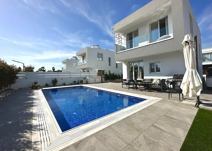 Villa, Swimming Pool, Bbq Grill, 3 Bedrooms, Near Beach