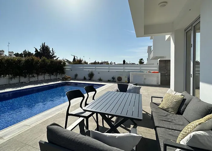 Villa, Swimming Pool, Bbq Grill, 3 Bedrooms, Near Beach