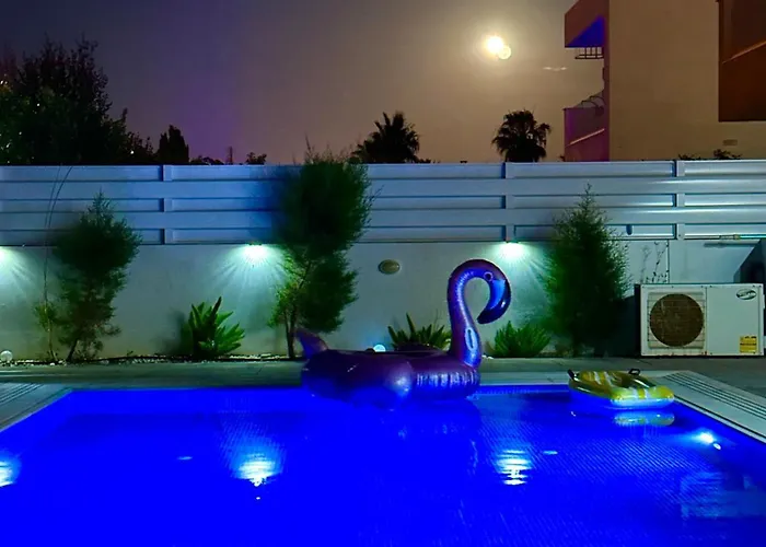 ヴィラ Villa, Swimming Pool, Bbq Grill, 3 Bedrooms, Near Beach *